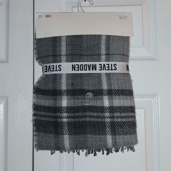 Steve Madden black gray white reversible scarf and hat set NWT - Picture 4 of 6